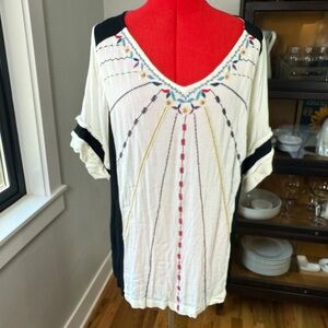 Gimmicks by BKE Embroidered Boho Peasant Top Black White Rayon Size L